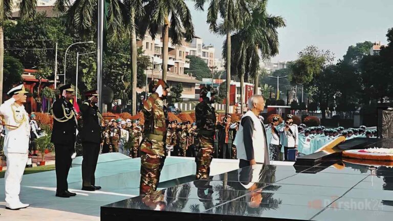 শিখা অনির্বাণে রাষ্ট্রপতি ও প্রধান উপদেষ্টার শ্রদ্ধা