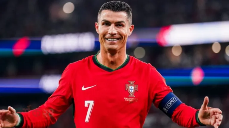 ronaldo-billion-dollar-footballer