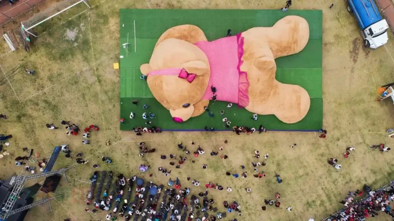 sonita-worlds-largest-teddy-bear-2025