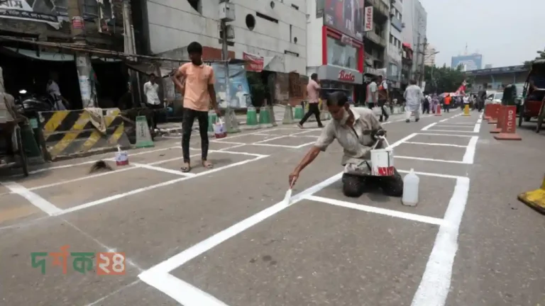 ফুটপাত ও রাস্তায় হকার